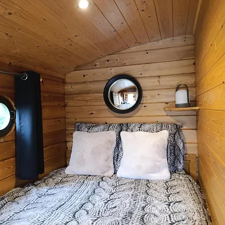Bed & Breakfast Roulotte, D'hotes A Tuffalun Noyant-la-Plaine